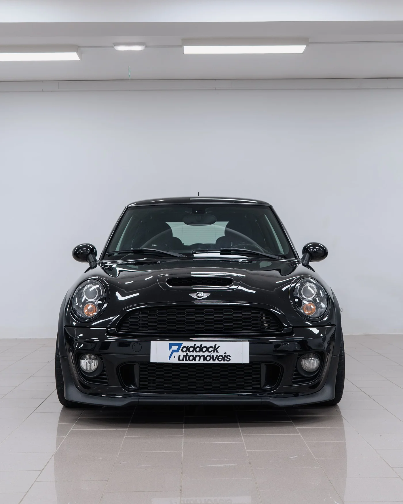 AllBlackMiniR56 Exterior 4x5 1