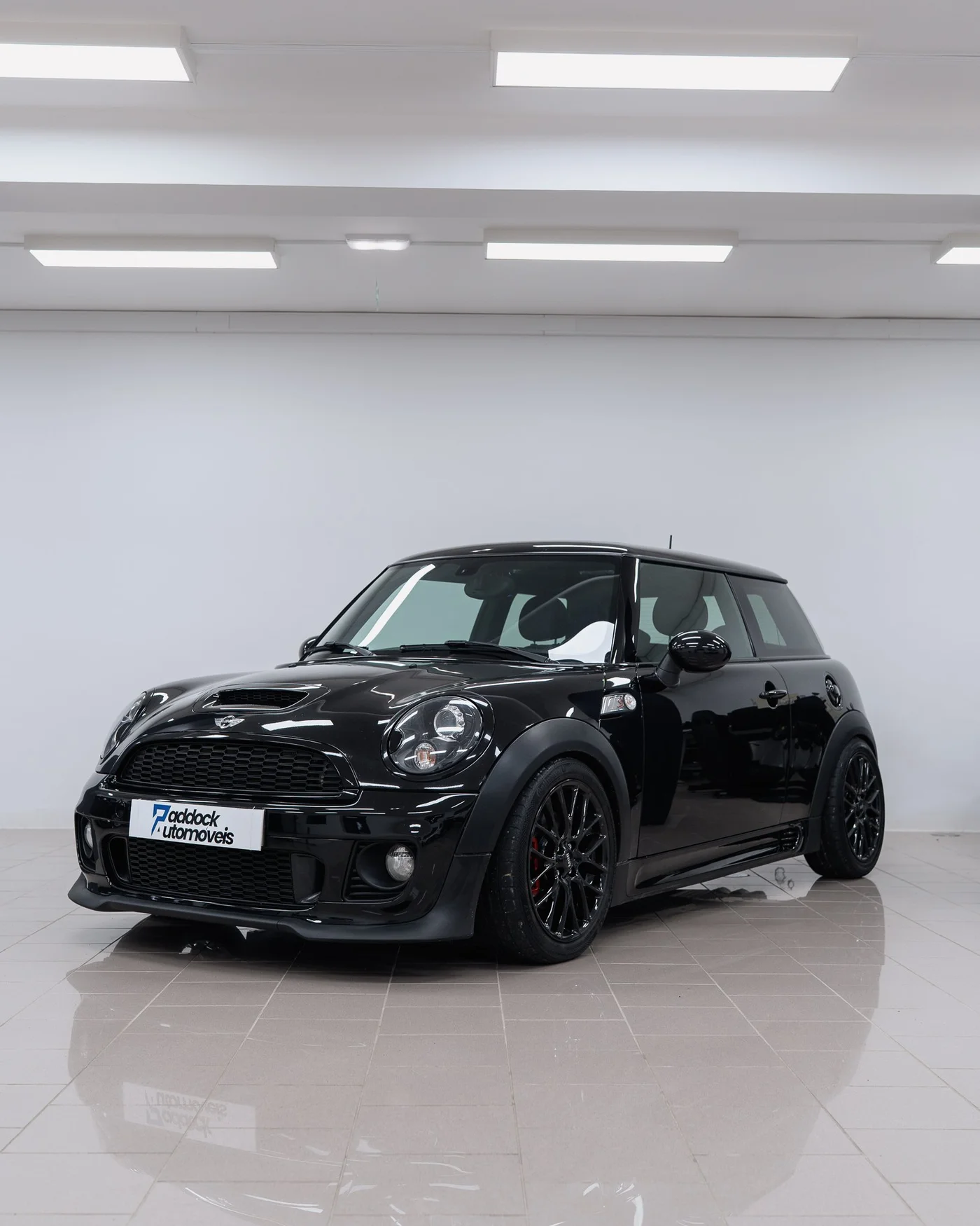 AllBlackMiniR56 Exterior 4x5 3